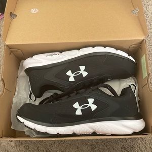 Under Armour Charged womens sneakers size 9.5 wide